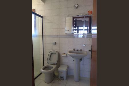 Casa à venda com 200m², 4 quartos e 3 vagasBanheiro 4