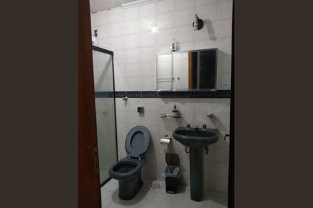 Casa à venda com 200m², 4 quartos e 3 vagasBanheiro 2