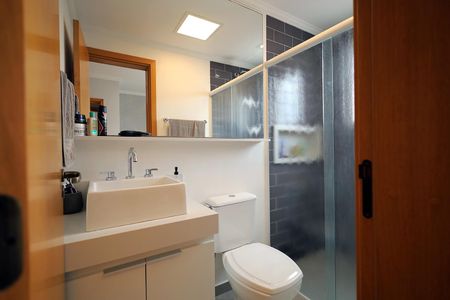 Apartamento à venda com 129m², 3 quartos e 2 vagas Apartamento à venda com 129m², 3 quartos e 2 vagasBanheiro da Suíte 2