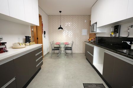 Apartamento à venda com 129m², 3 quartos e 2 vagas Apartamento à venda com 129m², 3 quartos e 2 vagasCozinha