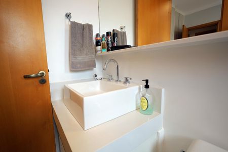 Apartamento à venda com 129m², 3 quartos e 2 vagas Apartamento à venda com 129m², 3 quartos e 2 vagasBanheiro da Suíte 2