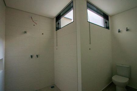 Casa à venda com 229m², 3 quartos e 3 vagasBanheiro do quarto 3