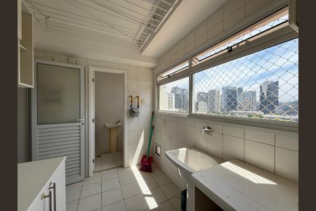 Apartamento à venda com 138m², 3 quartos e 2 vagas Apartamento à venda com 138m², 3 quartos e 2 vagasÁrea de Serviço