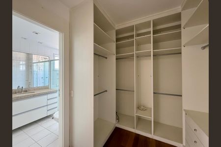Apartamento à venda com 138m², 3 quartos e 2 vagas Apartamento à venda com 138m², 3 quartos e 2 vagasCloset Suíte 1