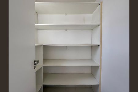 Apartamento à venda com 138m², 3 quartos e 2 vagas Apartamento à venda com 138m², 3 quartos e 2 vagasDespensa