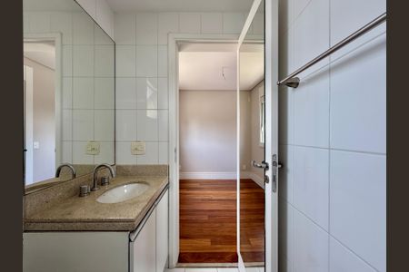 Apartamento à venda com 138m², 3 quartos e 2 vagas Apartamento à venda com 138m², 3 quartos e 2 vagasBanheiro Suíte 2