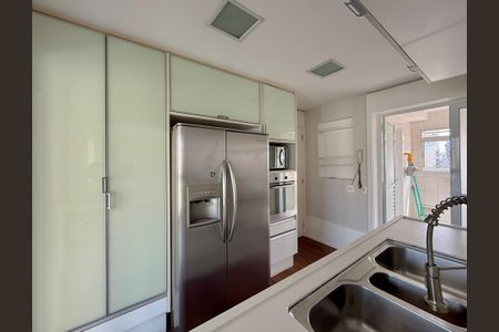 Apartamento à venda com 138m², 3 quartos e 2 vagas Apartamento à venda com 138m², 3 quartos e 2 vagasCozinha