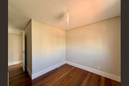 Apartamento à venda com 138m², 3 quartos e 2 vagas Apartamento à venda com 138m², 3 quartos e 2 vagasSuíte 1