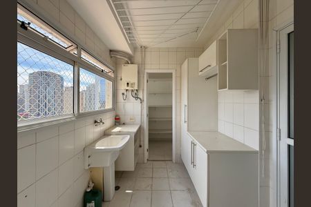 Apartamento à venda com 138m², 3 quartos e 2 vagas Apartamento à venda com 138m², 3 quartos e 2 vagasÁrea de Serviço