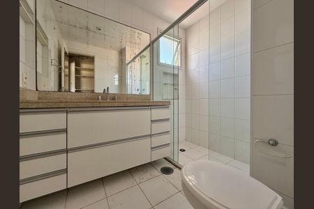 Apartamento à venda com 138m², 3 quartos e 2 vagas Apartamento à venda com 138m², 3 quartos e 2 vagasBanheiro Suíte 1