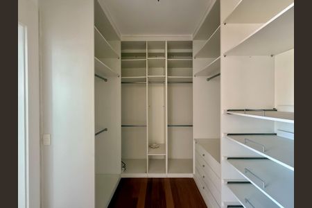 Apartamento à venda com 138m², 3 quartos e 2 vagas Apartamento à venda com 138m², 3 quartos e 2 vagasCloset Suíte 1