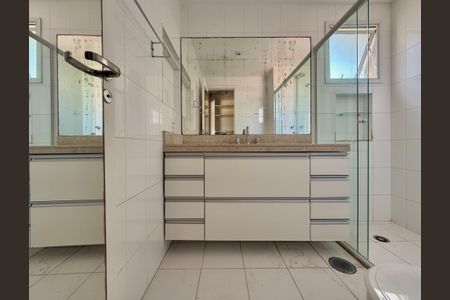 Apartamento à venda com 138m², 3 quartos e 2 vagas Apartamento à venda com 138m², 3 quartos e 2 vagasBanheiro Suíte 1