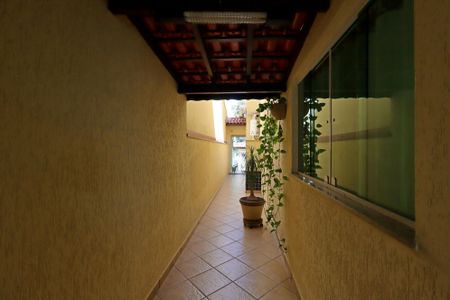 Casa à venda com 247m², 3 quartos e 5 vagasCorredor externo