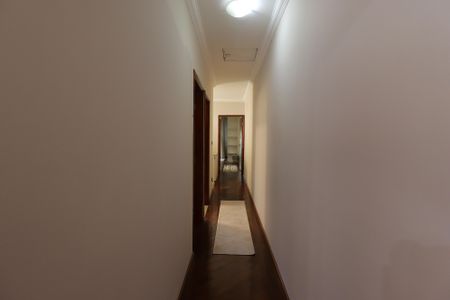 Casa à venda com 247m², 3 quartos e 5 vagasCorredor piso superior