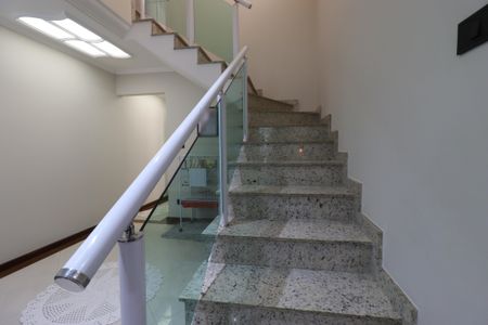 Casa à venda com 247m², 3 quartos e 5 vagasEscada