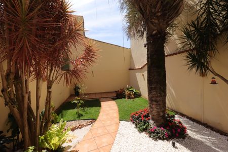 Casa à venda com 247m², 3 quartos e 5 vagasJardim