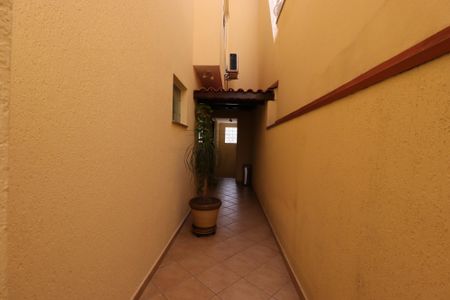 Casa à venda com 247m², 3 quartos e 5 vagasCorredor externo