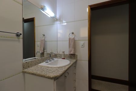 Casa à venda com 247m², 3 quartos e 5 vagasBanheiro Social