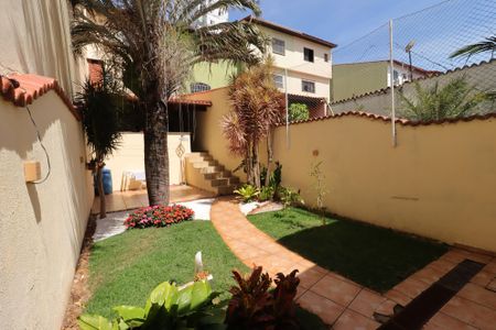 Casa à venda com 247m², 3 quartos e 5 vagasJardim