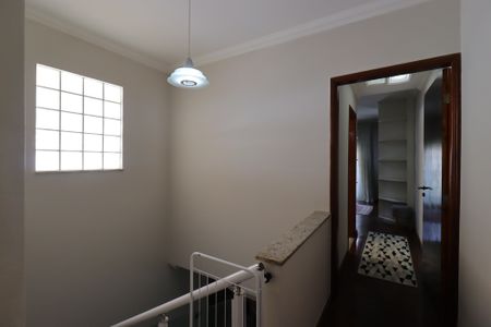 Casa à venda com 247m², 3 quartos e 5 vagasCorredor piso superior