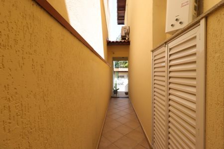 Casa à venda com 247m², 3 quartos e 5 vagasCorredor externo