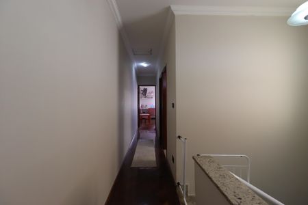 Casa à venda com 247m², 3 quartos e 5 vagasCorredor piso superior