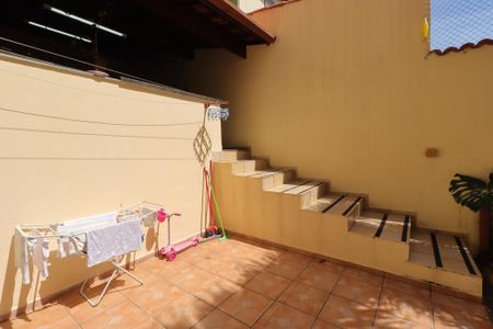 Casa à venda com 247m², 3 quartos e 5 vagasQuintal