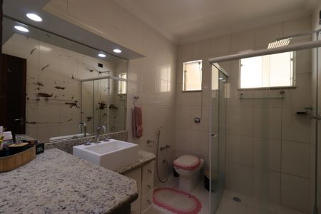 Casa à venda com 247m², 3 quartos e 5 vagasBanheiro da Suíte
