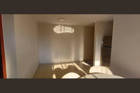 Sala de apartamento para alugar com 2 quartos, 58m² em Portal do Vale, Uberlândia