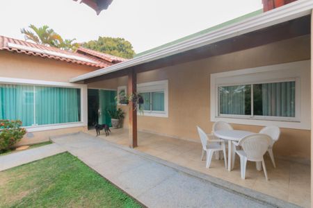 Casa para alugar com 350m², 4 quartos e 4 vagas Casa para alugar com 350m², 4 quartos e 4 vagasÁrea Externa