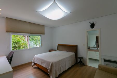 Casa para alugar com 350m², 4 quartos e 4 vagas Casa para alugar com 350m², 4 quartos e 4 vagasSuíte 2