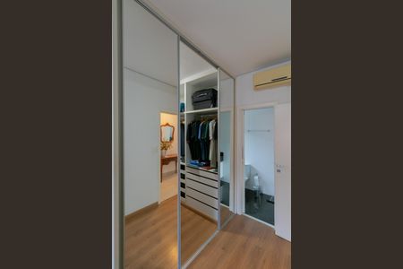 Casa para alugar com 350m², 4 quartos e 4 vagas Casa para alugar com 350m², 4 quartos e 4 vagasSuíte 1