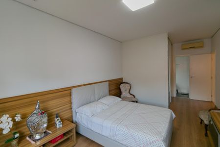 Casa para alugar com 350m², 4 quartos e 4 vagas Casa para alugar com 350m², 4 quartos e 4 vagasSuíte 1