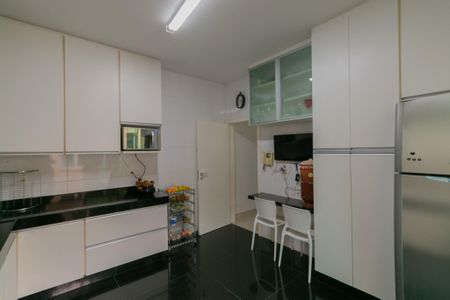 Casa para alugar com 350m², 4 quartos e 4 vagas Casa para alugar com 350m², 4 quartos e 4 vagasCozinha