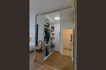 Casa para alugar com 350m², 4 quartos e 4 vagas Casa para alugar com 350m², 4 quartos e 4 vagasSuíte 1