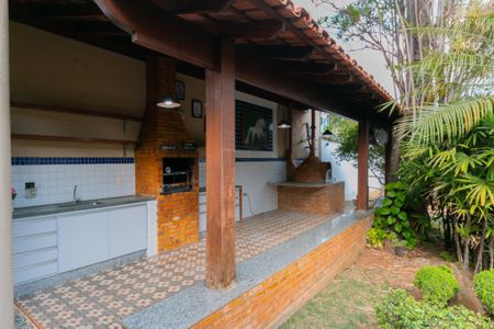 Casa para alugar com 350m², 4 quartos e 4 vagas Casa para alugar com 350m², 4 quartos e 4 vagasÁrea Externa