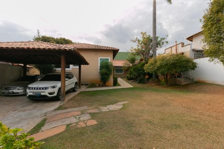 Casa para alugar com 350m², 4 quartos e 4 vagas Casa para alugar com 350m², 4 quartos e 4 vagasÁrea Externa