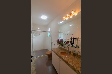 Casa para alugar com 350m², 4 quartos e 4 vagas Casa para alugar com 350m², 4 quartos e 4 vagasBanheiro da Suíte 3