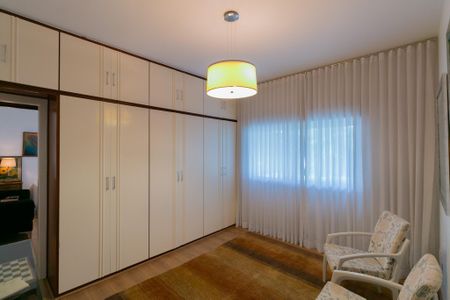 Casa para alugar com 350m², 4 quartos e 4 vagas Casa para alugar com 350m², 4 quartos e 4 vagasQuarto