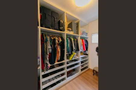 Casa para alugar com 350m², 4 quartos e 4 vagas Casa para alugar com 350m², 4 quartos e 4 vagasSuíte 2