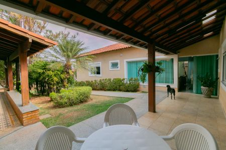 Casa para alugar com 350m², 4 quartos e 4 vagas Casa para alugar com 350m², 4 quartos e 4 vagasÁrea Externa