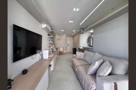 Sala de apartamento para alugar com 2 quartos, 80m² em Barra da Tijuca, Rio de Janeiro