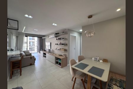 Sala de apartamento para alugar com 2 quartos, 80m² em Barra da Tijuca, Rio de Janeiro