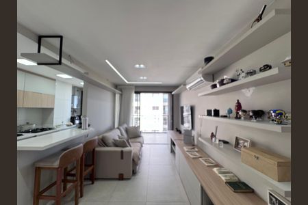 Sala de apartamento para alugar com 2 quartos, 80m² em Barra da Tijuca, Rio de Janeiro