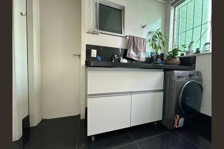 Apartamento à venda com 117m², 4 quartos e 3 vagas Apartamento à venda com 117m², 4 quartos e 3 vagasÁrea de Serviço