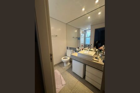 Apartamento à venda com 117m², 4 quartos e 3 vagas Apartamento à venda com 117m², 4 quartos e 3 vagasBanheiro da Suíte