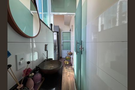 Apartamento à venda com 65m², 2 quartos e 1 vaga Apartamento à venda com 65m², 2 quartos e 1 vagaLavabo