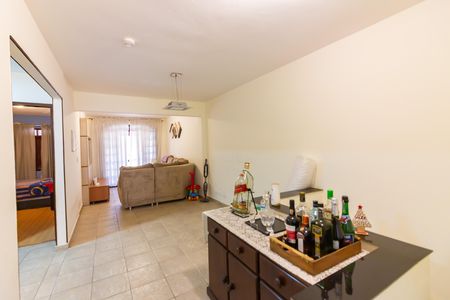 Sala de casa à venda com 3 quartos, 200m² em Quitaúna, Osasco