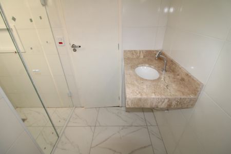 Casa à venda com 120m², 3 quartos e 2 vagasBanheiro