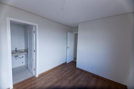Apartamento à venda com 144m², 3 quartos e 3 vagas Apartamento à venda com 144m², 3 quartos e 3 vagasSuíte